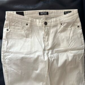 Buffalo David Bitton Women's Cream Mid Rise Stretch Skinny Ankle Grazer. Size 6